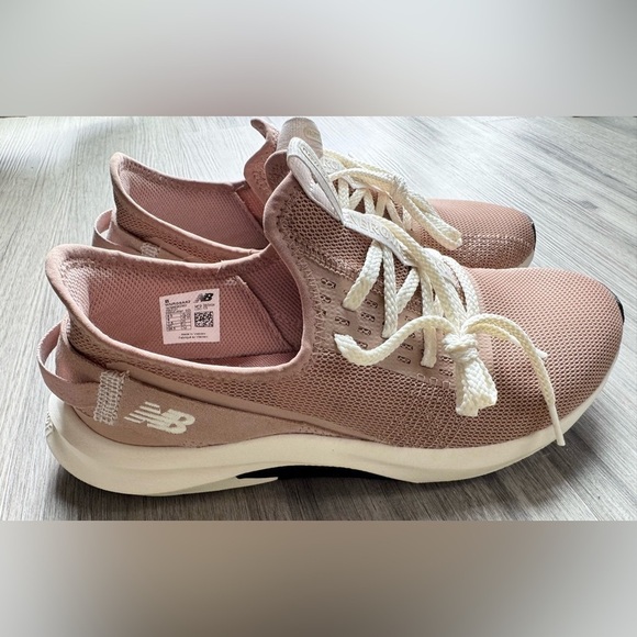 New Balance Women’s  DynaSoft Nergize Sport v2 Running Sneakers - Picture 1 of 15